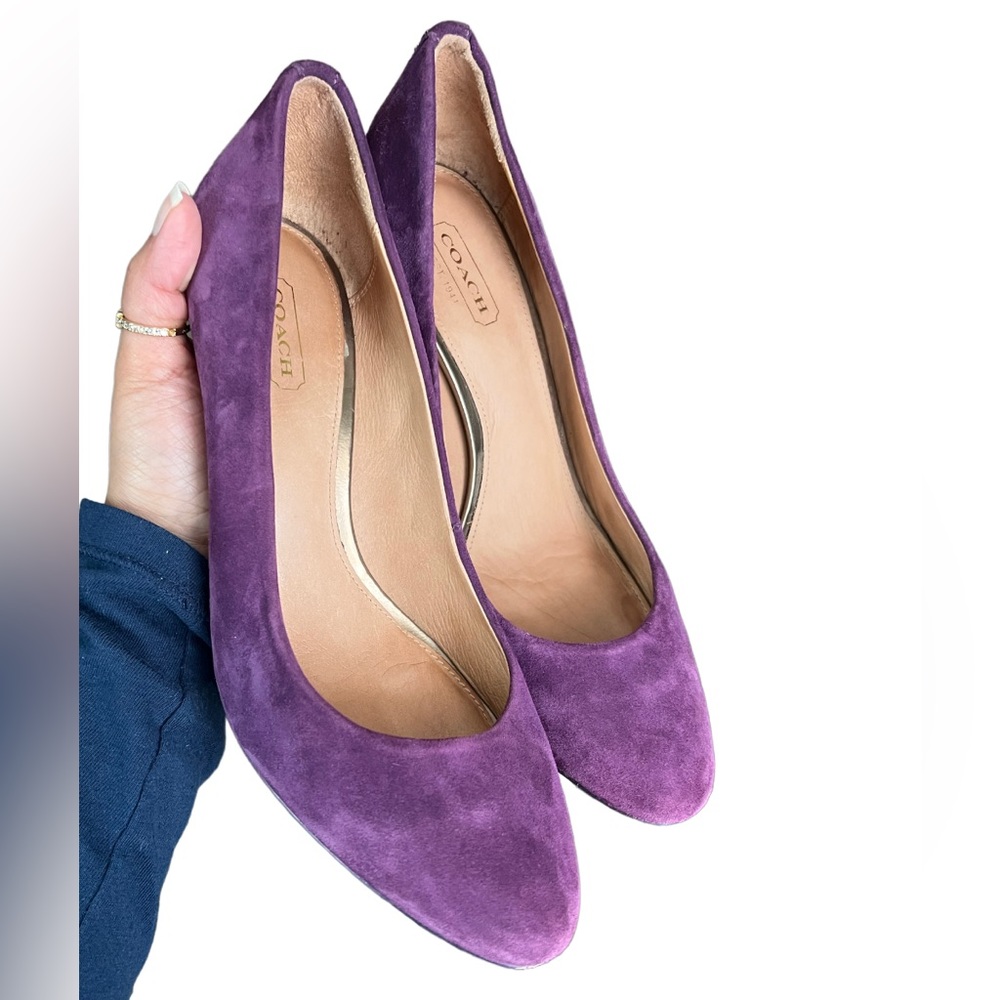 Coach nala kid suede deep plum pumps 💜✨